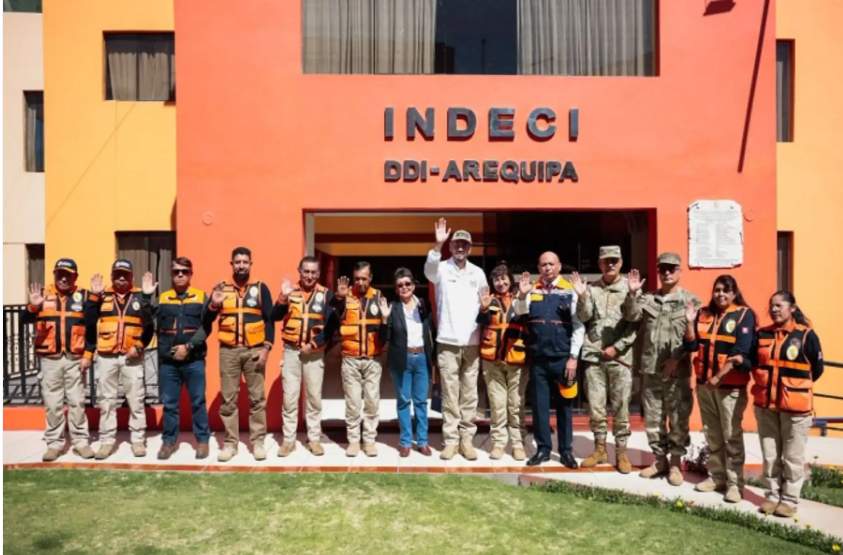 Ministro de Defensa inspecciona almacén de Indeci para fortalecer respuesta ante emergencias