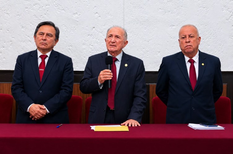 Richard Paredes Orué es elegido nuevo rector de la Unsa para 2026-2031