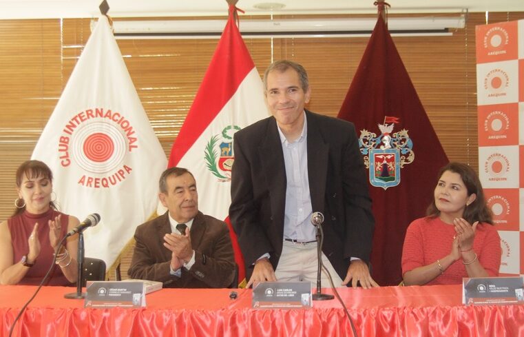 Presentaron libro sobre el tenista arequipeño Alejandro Olmedo