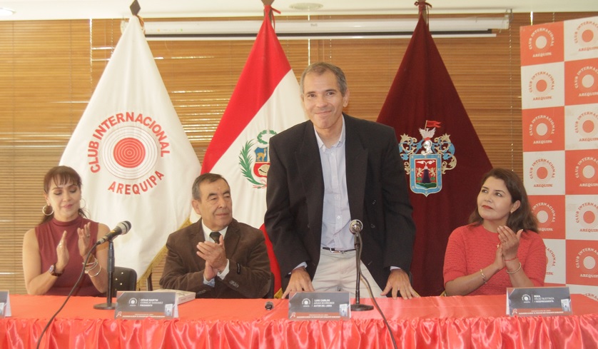 Presentaron libro sobre el tenista arequipeño Alejandro Olmedo