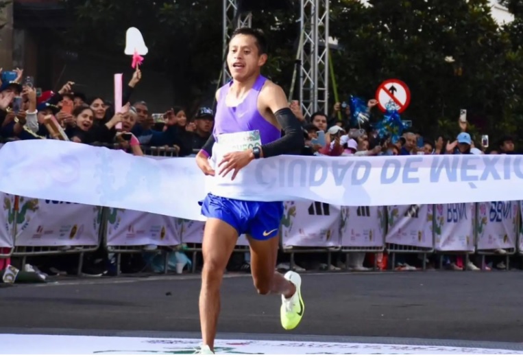 Peruano Cristhian Pacheco brilló en la maratón ciudad de México