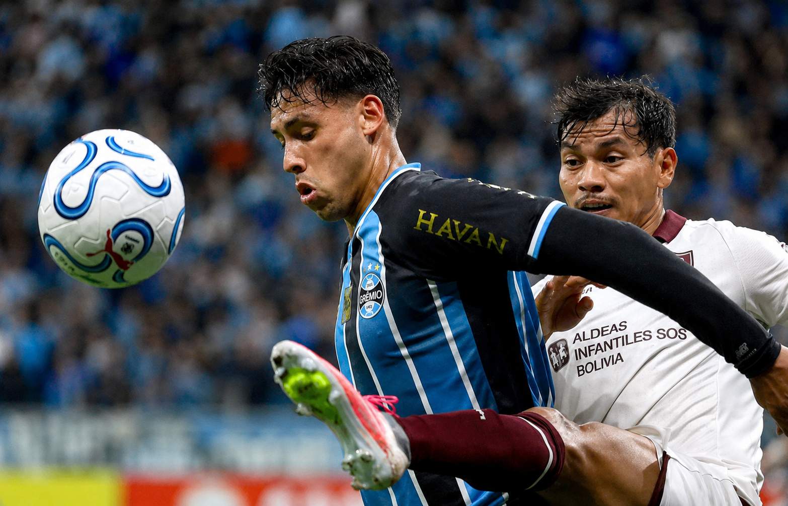 Erick Noriega recibió una dura sanción tras eliminación de Gremio