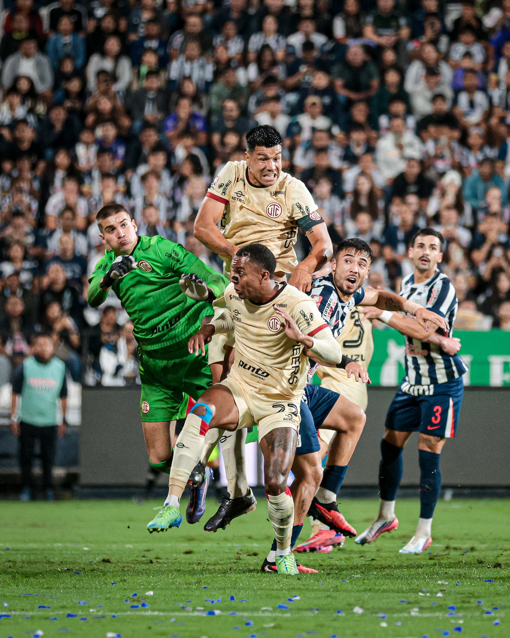 12-4: Piden a directiva de UTC asumir responsabilidad por el descenso inminente en Liga 1