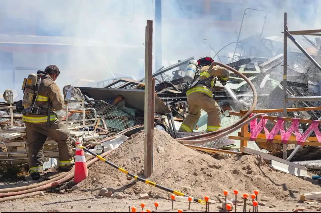 Bomberos recuerdan a la población a no acumular material combustible
