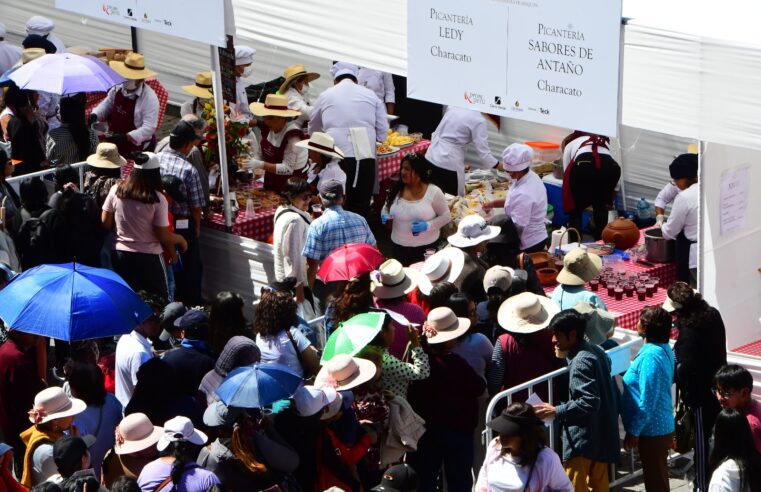 CHICHA GUIÑAPO, PICANTES, CHUPES, BUENA MÚSICA, QUE DÍA TAN MARAVILLOSO EN LA FIESTA DE LA CHICHA