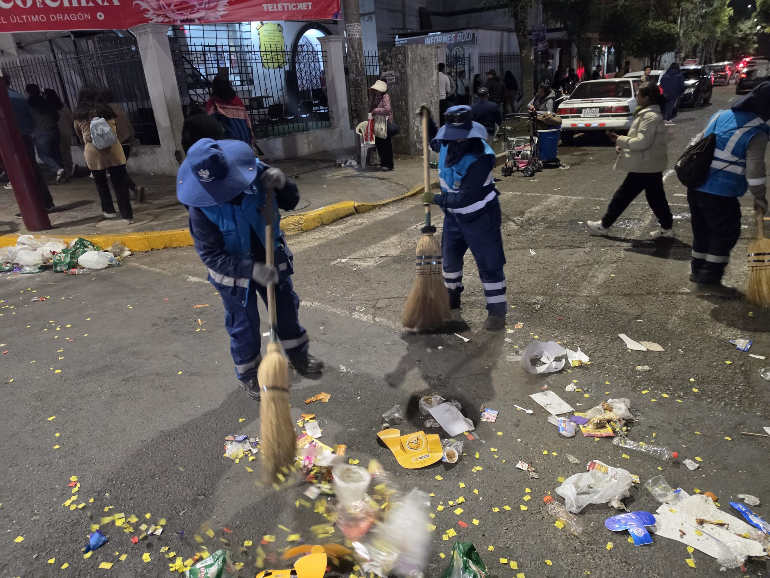 Una noche de luces, una mañana de basura