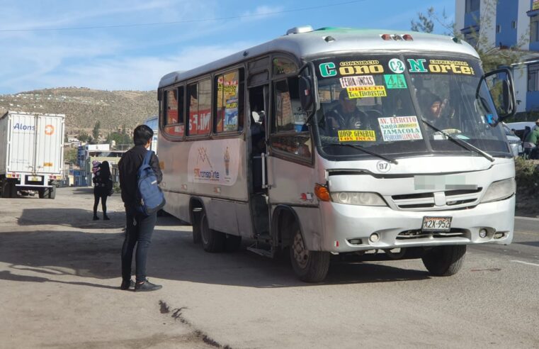 Tres sujetos asaltan a conductor del SIT y roban combi en Yura