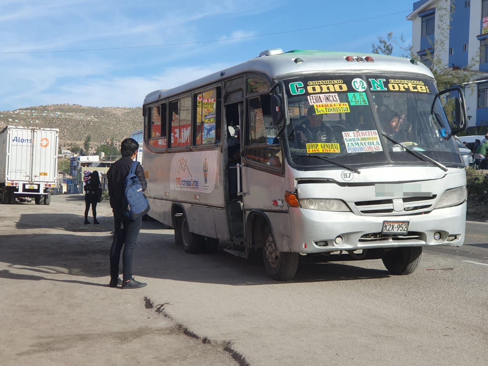 Tres sujetos asaltan a conductor del SIT y roban combi en Yura