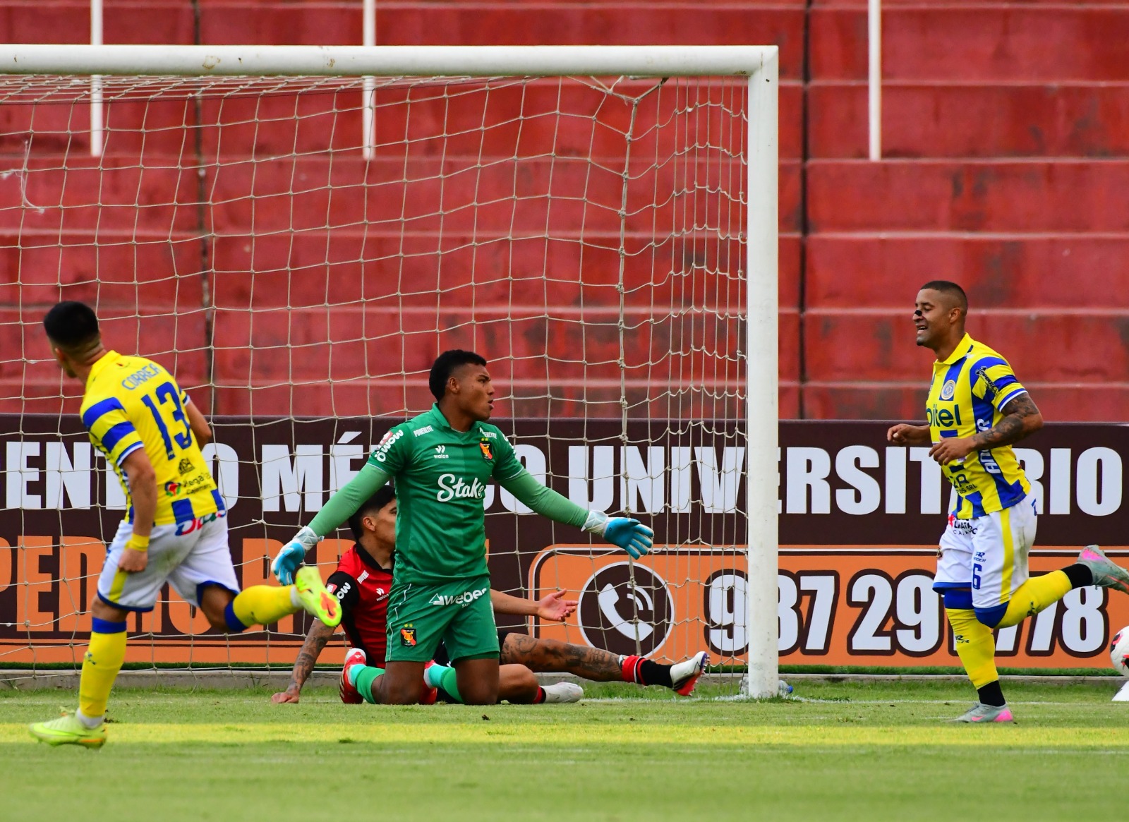 El colero FC Cajamarca humilló al FBC Melgar en Arequipa