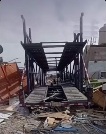Tráiler se sale de la vía y causa daños en 6 viviendas de Chaparra