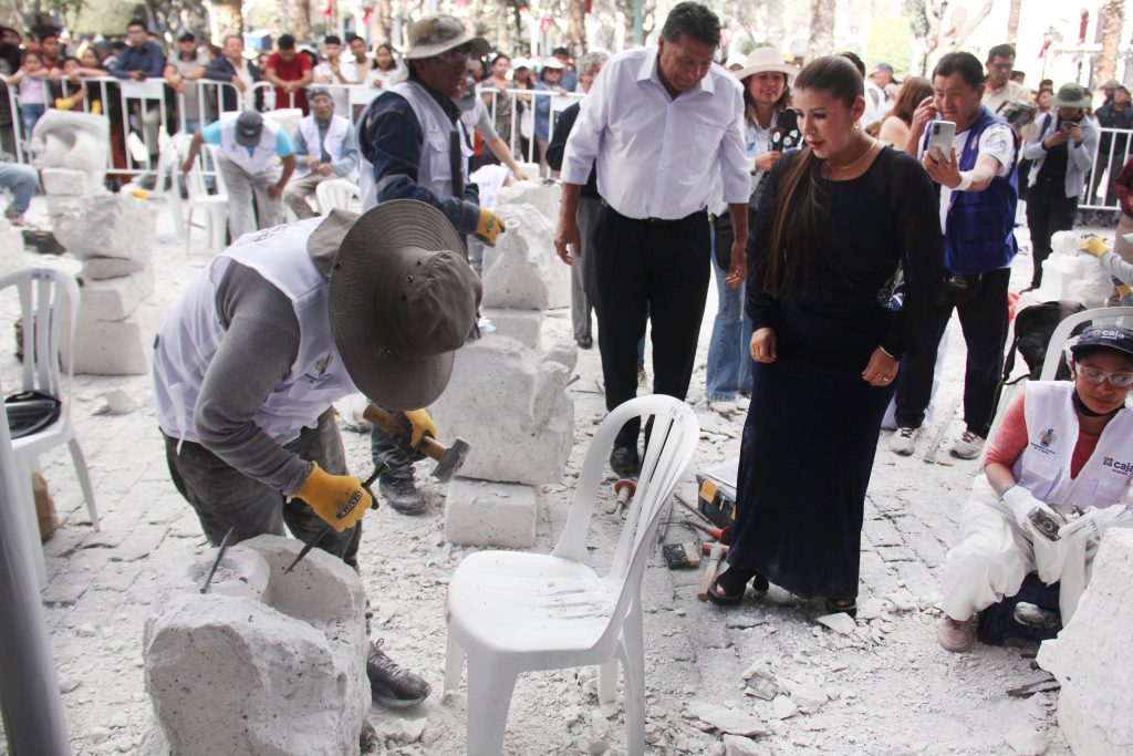 Artesanos mantienen vivo el legado cultural de Arequipa
