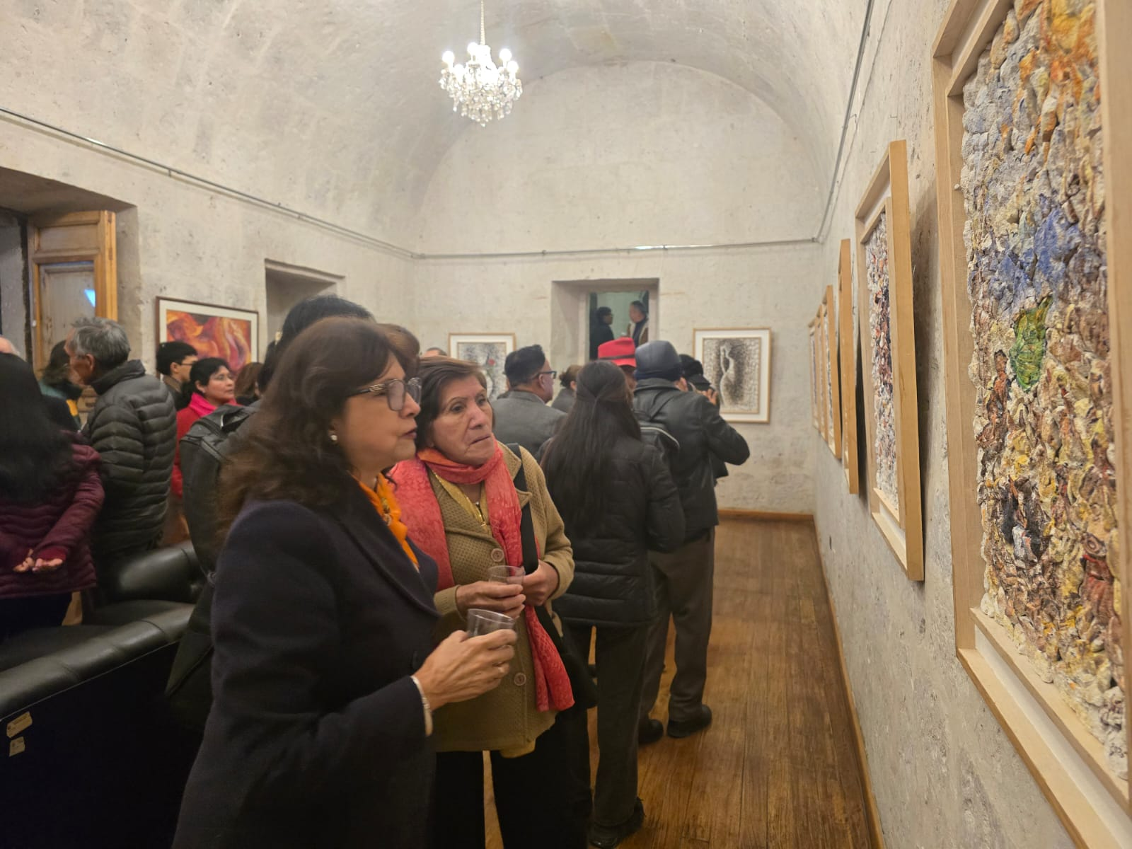 “Color y luz en tres tiempos” reúne a tres artistas arequipeños por aniversario de la ciudad