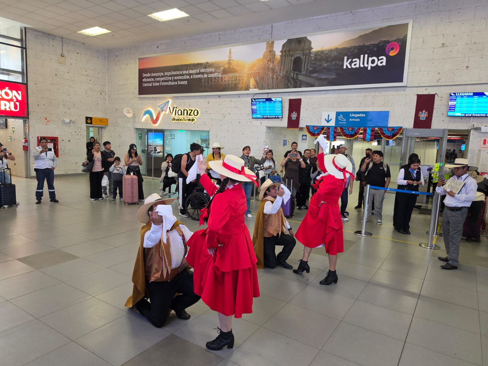 Arequipa recibió a turistas con carnaval y queso helado