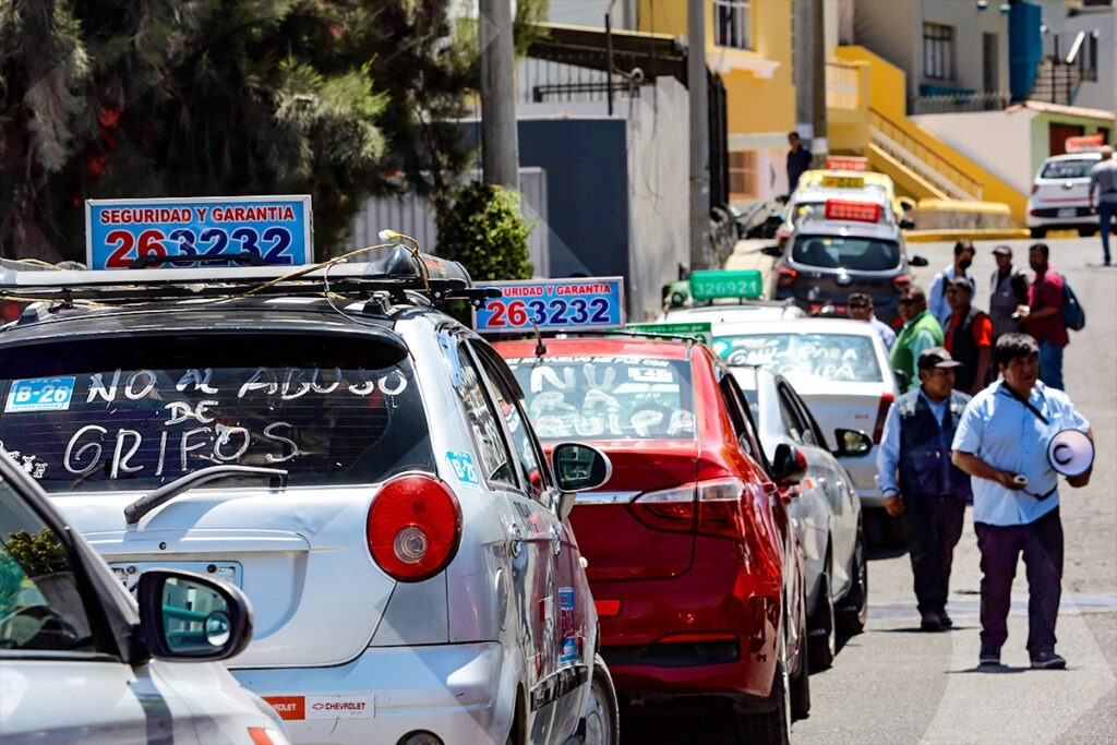 Taxistas piden ser incluidos en subsidio de combustible