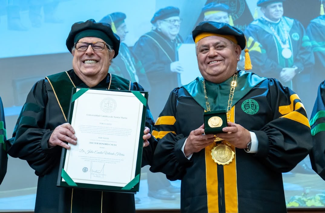 UCSM distingue a Julio Velarde con el Doctorado Honoris Causa