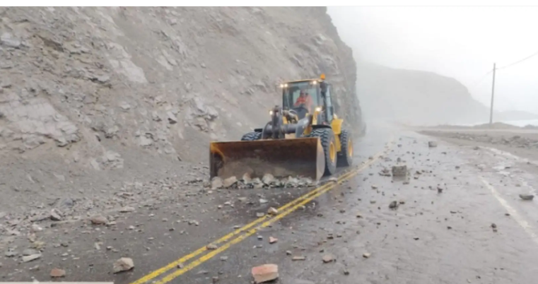 Más de 36 horas de restricción en la Panamericana Sur por huaicos y derrumbes