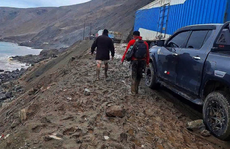 Suspenden viajes a Lima y Caravelí por huaicos y derrumbes en la Panamericana Sur