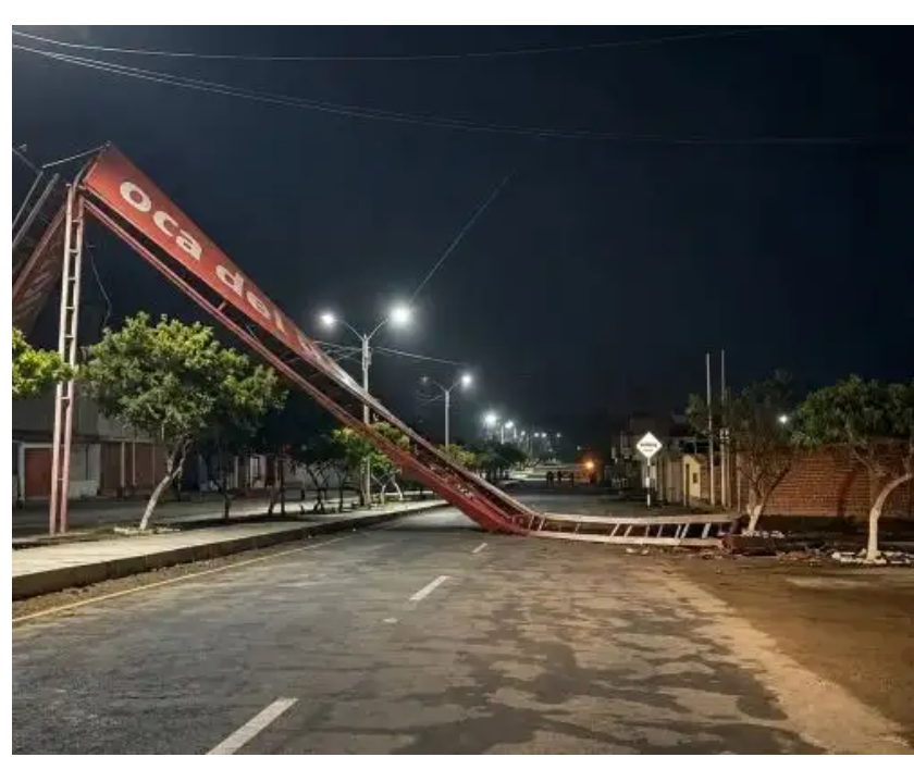 Distribuye ayuda tras fuertes vientos y suspende clases en Jorge Basadre