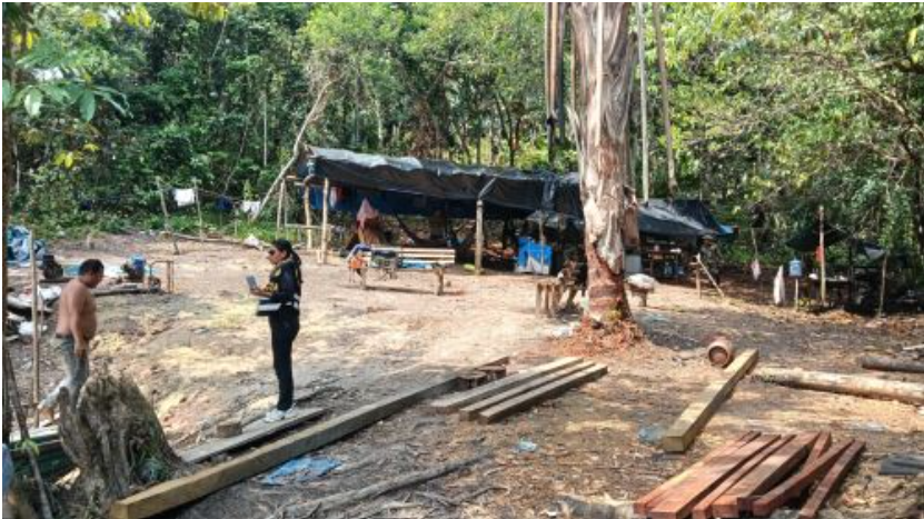 Destruyen 10 dragas de minería ilegal durante operativo en el río Nanay