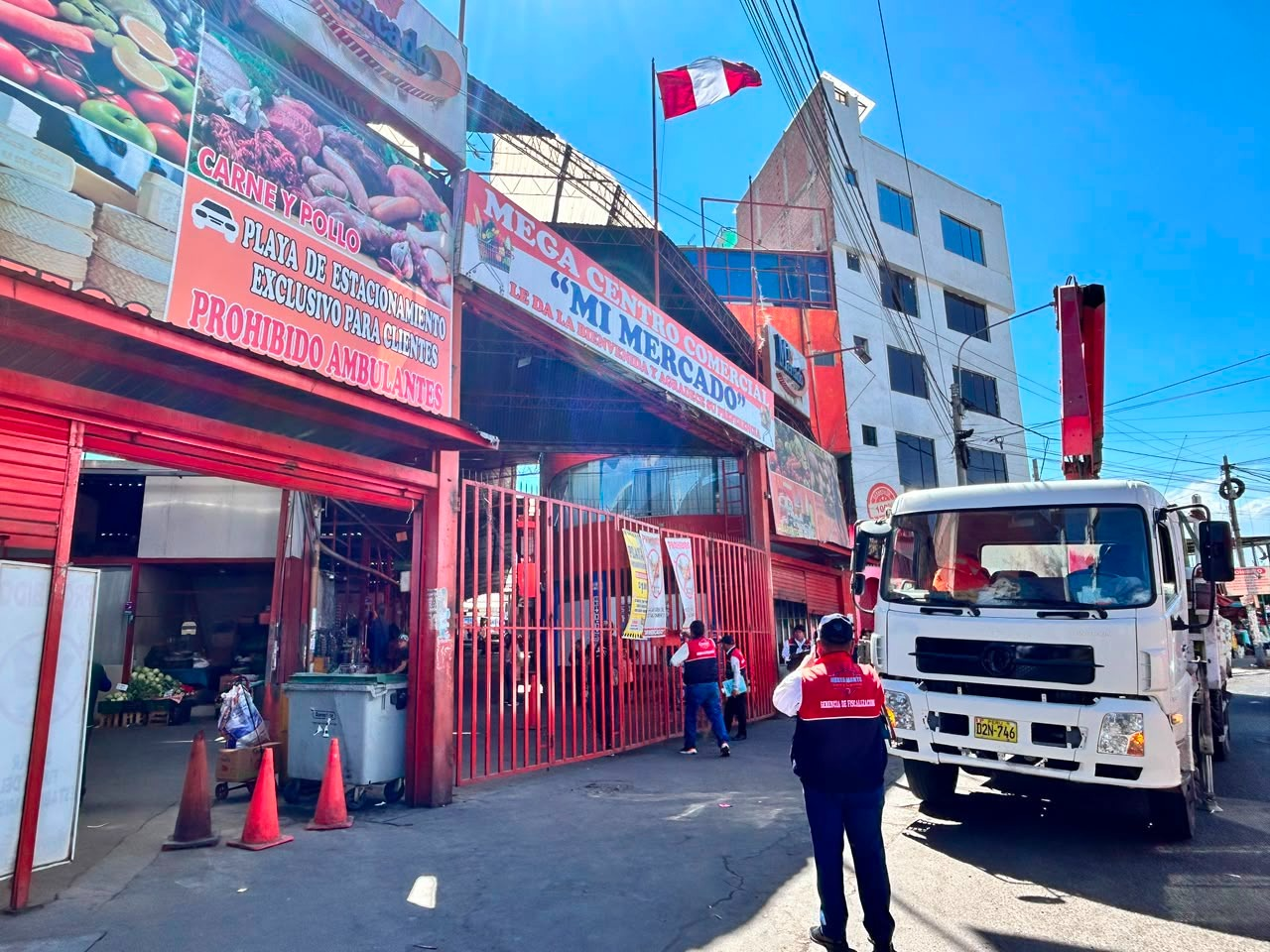 Clausuran dos mercados por funcionar sin licencia en JLByR