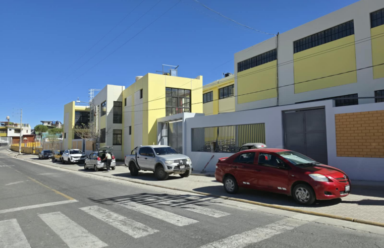 Municipalidad de Socabaya entregó un colegio sin agua ni luz