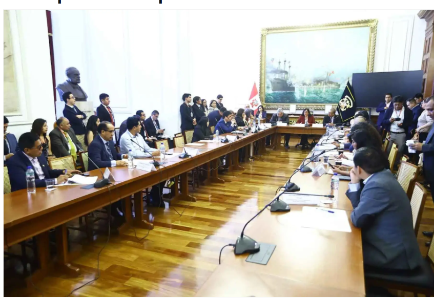Comisión de Constitución se declara en sesión permanente para evaluar pedido de facultades