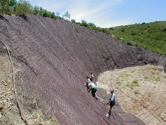 Gobierno anuncia instalación de geomallas y diques para reducir riesgo de huaicos
