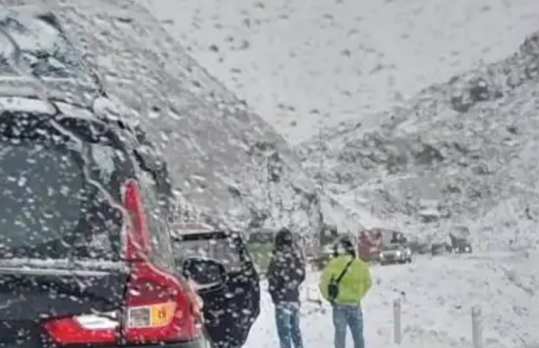 Intensa nevada sorprende a transportistas en la vía a Quillabamba