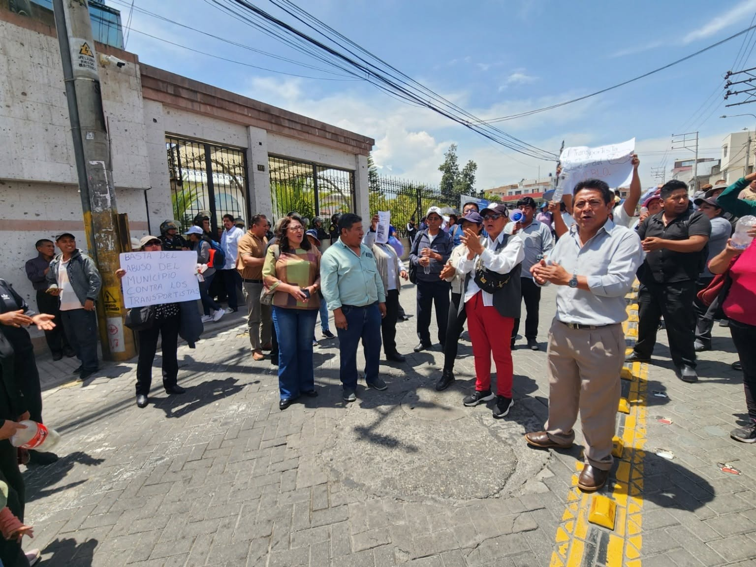 MPA coloca tarifarios de S/1 en buses del SIT y transportistas protestan