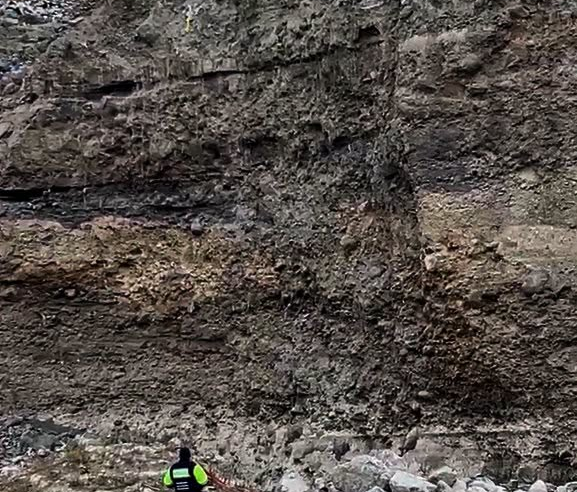 Varón muere tras caer a una torrentera en Cerro Colorado