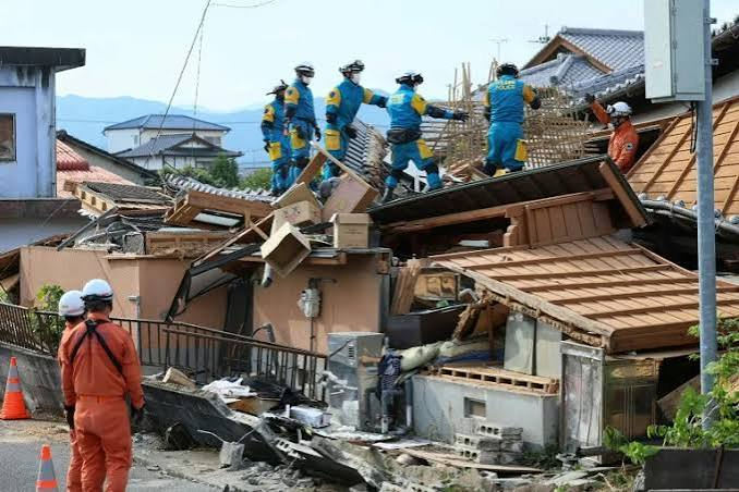 Terremoto en japón dejó 28 fallecidos y continúan las labores de rescate