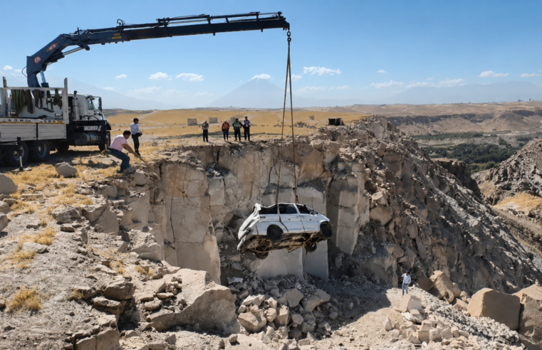 Hallan destrozada en Uchumayo miniván robada en Apipa