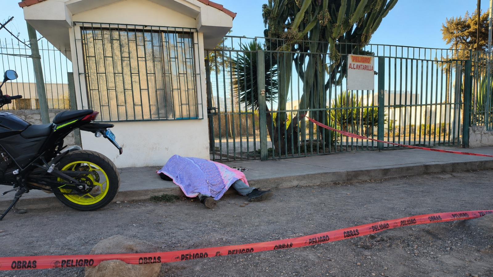 Investigan muerte de policía con herida de bala en Cerro Colorado