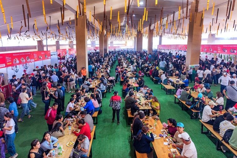 Una mesa con sabor a historia que conquista a los visitantes