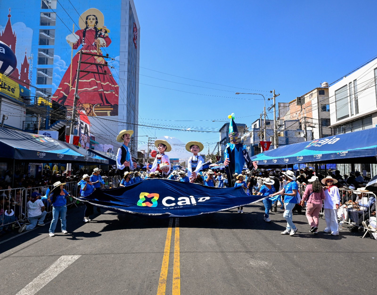 Caja Arequipa gana el premio mejor delegación en el Corso de la Amistad
