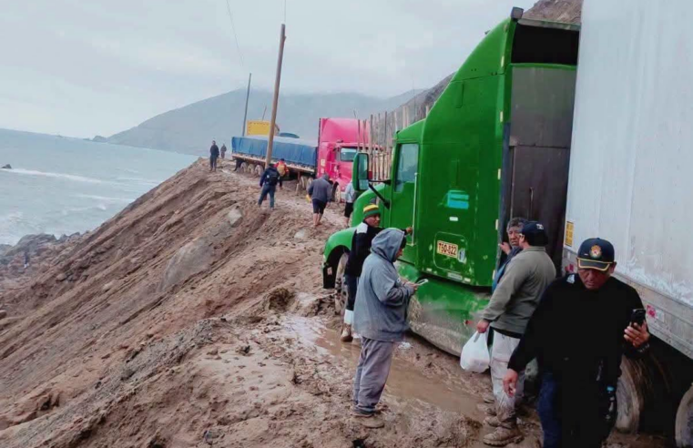Bloqueo de la Panamericana Sur encarece el transporte y eleva precios de frutas en Arequipa