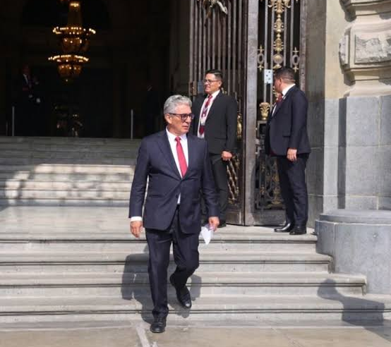 Ministro de Vivienda viaja a Ayacucho para supervisar atención tras sismo