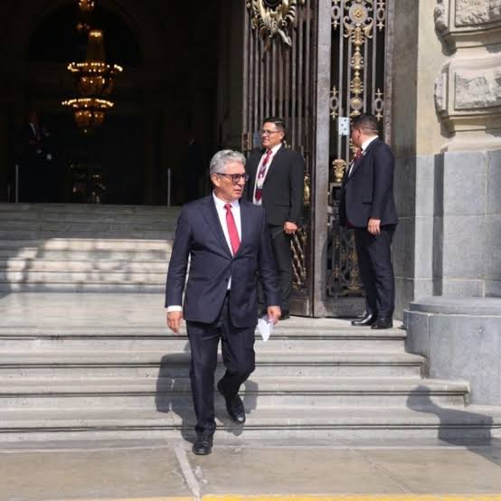 Ministro de Vivienda viaja a Ayacucho para supervisar atención tras sismo