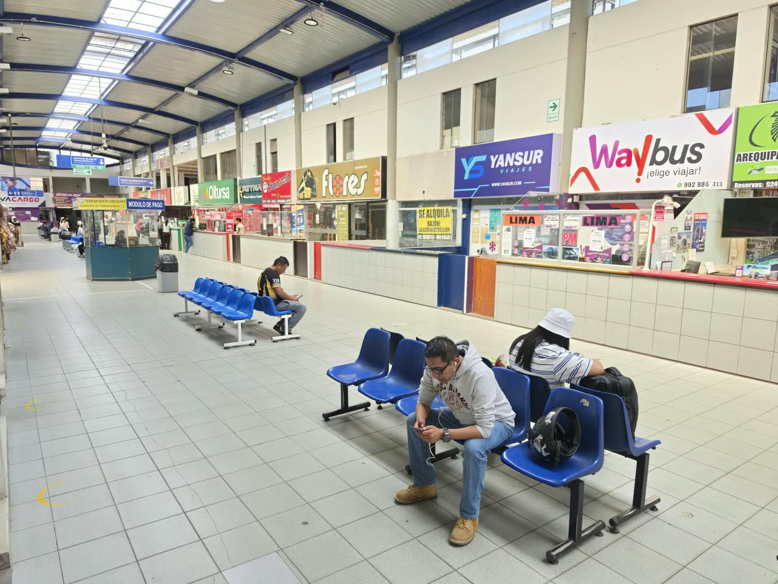 Más de 140 salidas diarias a Lima quedaron suspendidas