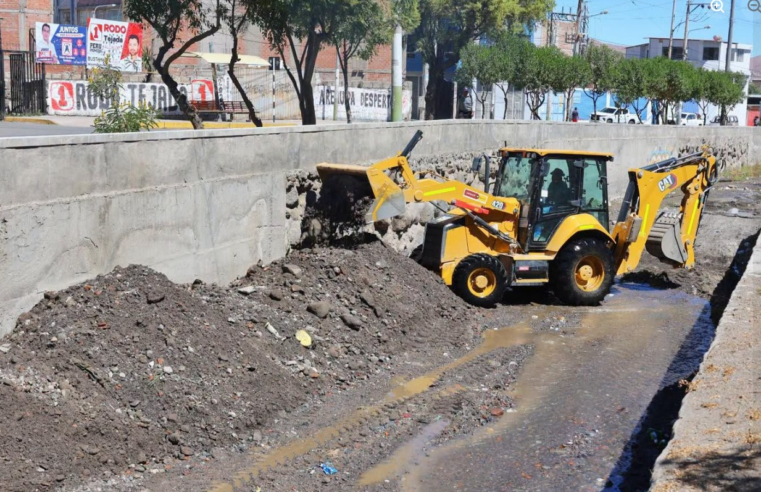 Bustamante y Rivero adelanta limpieza de torrenteras ante riesgo de lluvias