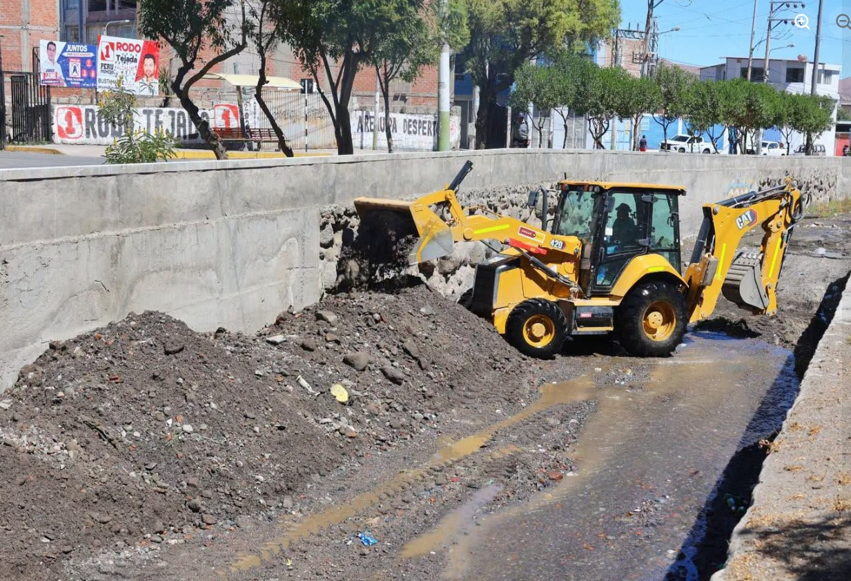 Bustamante y Rivero adelanta limpieza de torrenteras ante riesgo de lluvias