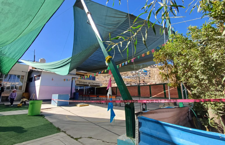 Suspenden clases tras colapso de malla raschel en colegio