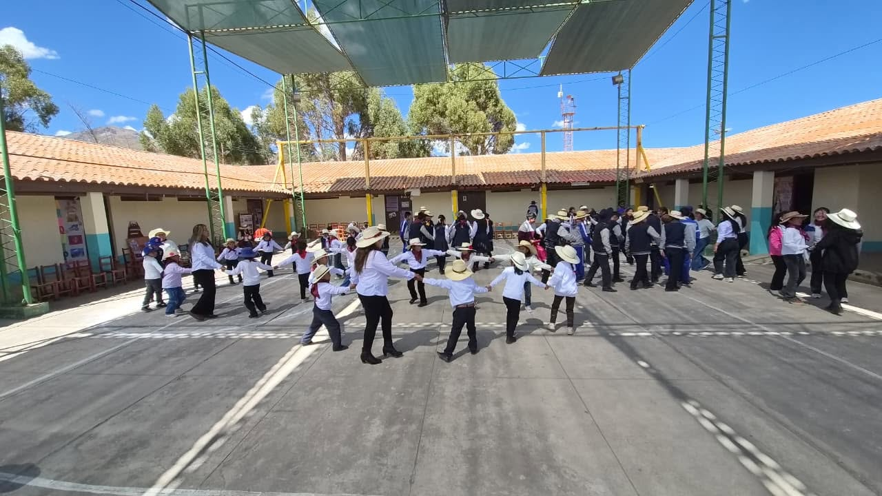 GREA prepara traslado de 124 alumnos ante cierre de colegio Fiscalizado de Orcopampa