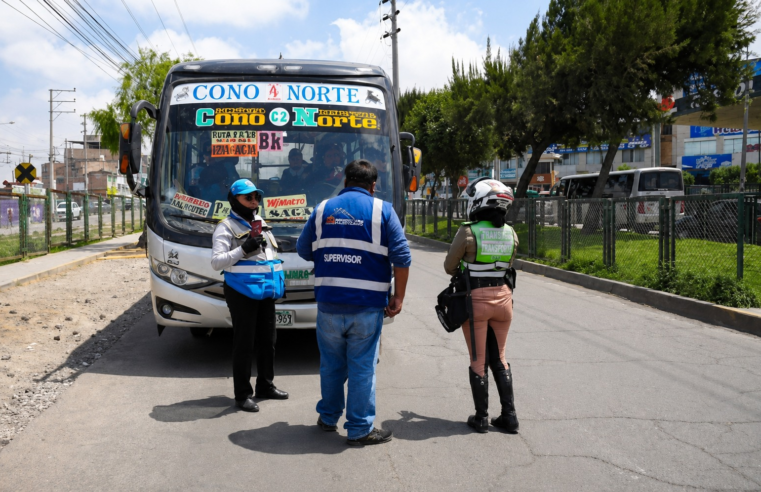 Exigen resolver contratos del SIT por cobros indebidos