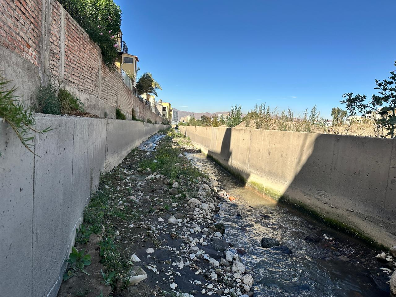 ¿EL AGUA RECUERDA SU CAUCE?