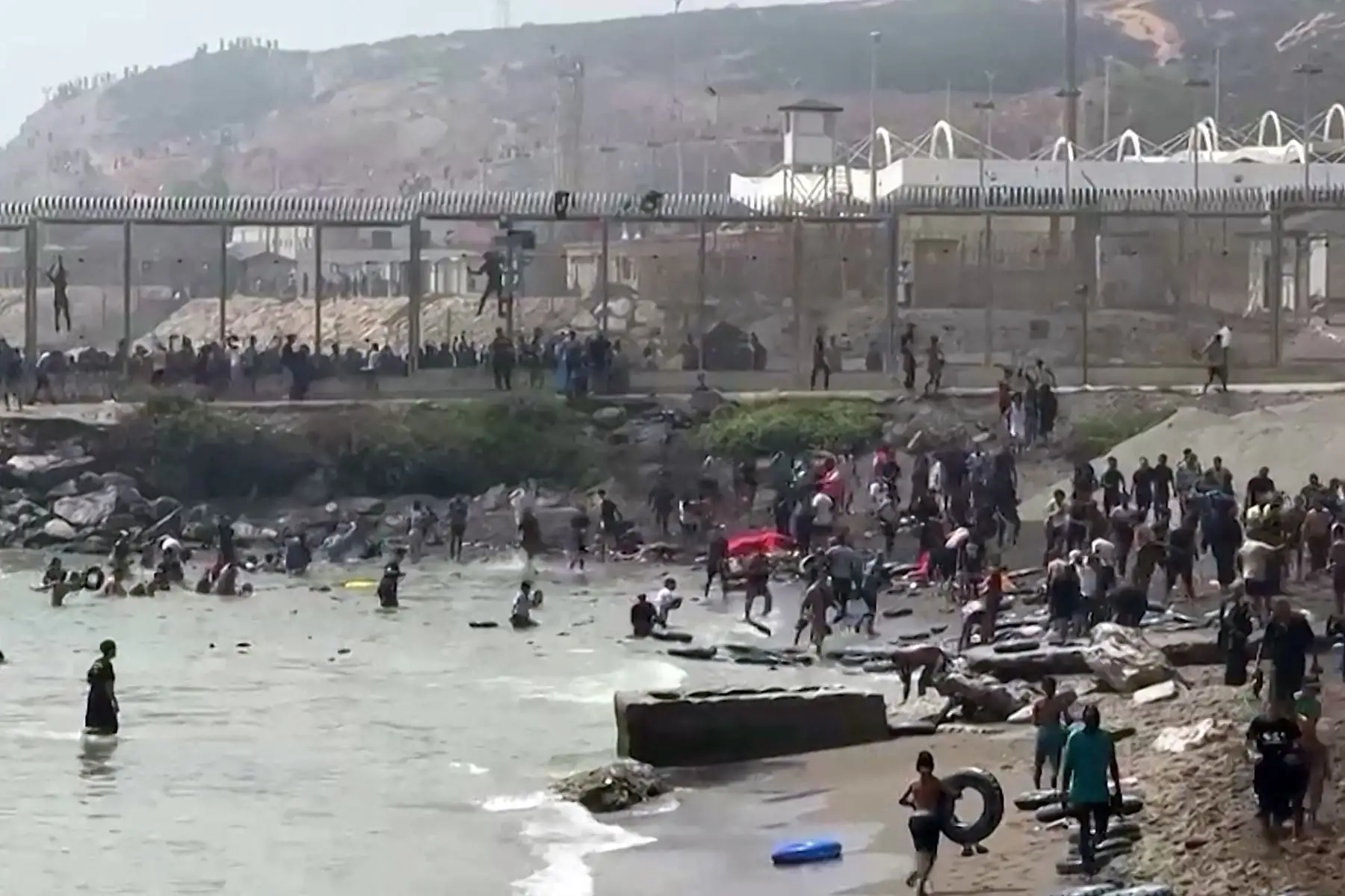 España plantea reformar sus leyes de asilo y extranjería tras crisis en Ceuta