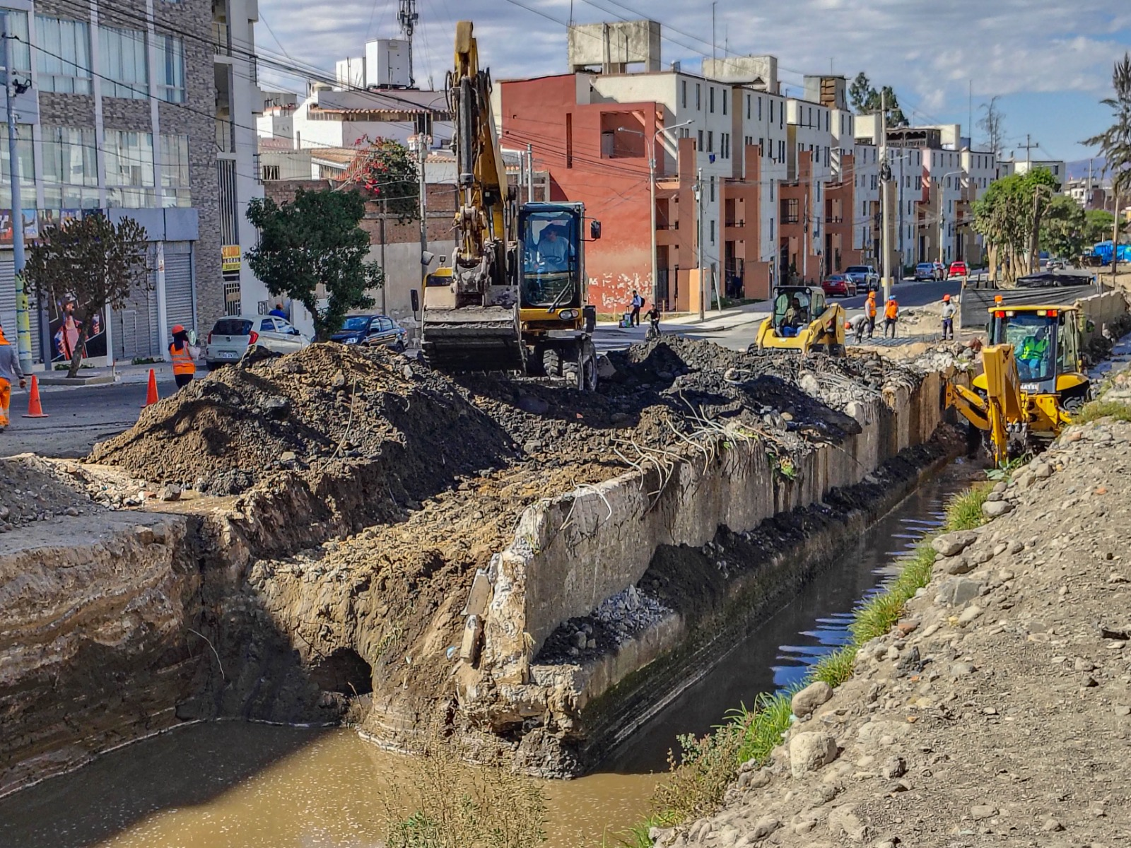 Obra en la avenida Metropolitana supera el 50% y apunta a recuperar tramo afectado por lluvias