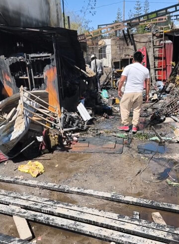 Chispas de soldadura provocaron incendio en taller en Sachaca