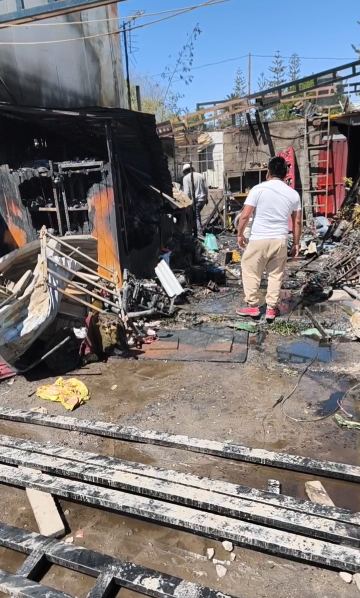 Chispas de soldadura provocaron incendio en taller en Sachaca
