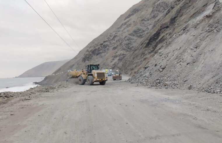 Restablecen tránsito restringido en Quebrada Honda tras nuevo derrumbe
